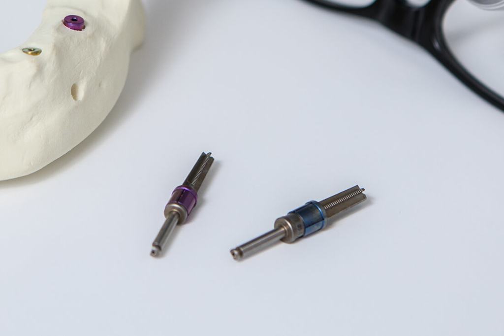 Zahnarzt Rohrbach – Dr. Zimmermann – Implantologie – Implantate aus Titan Zahnarzt Rohrbach - Dr. Zimmermann - Implantologie - Implantate aus Titan